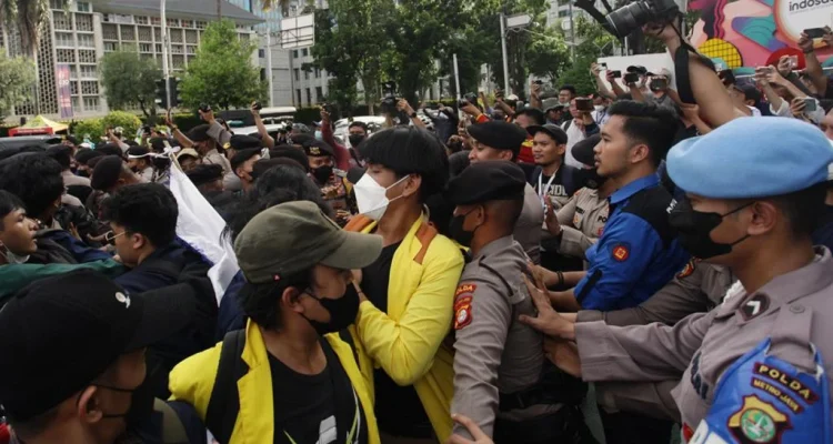 Demo Pendidikan Mahasiswa di Patung Kuda Jakarta Picu Libur Sekolah: 10 Tuntutan BEM SI Mengguncang Hardiknas