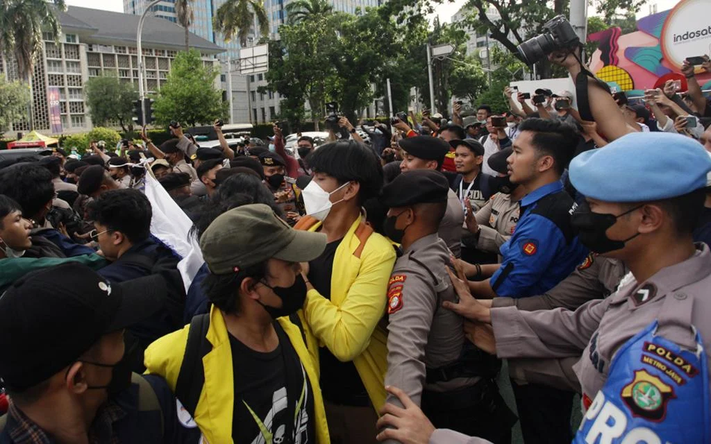 Demo Pendidikan Mahasiswa di Patung Kuda Jakarta Picu Libur Sekolah: 10 Tuntutan BEM SI Mengguncang Hardiknas