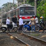 Dishub dan KAI Pasang Palang Pintu Sementara di Perlintasan Ampera Bekasi Timur Usai Kecelakaan Kereta