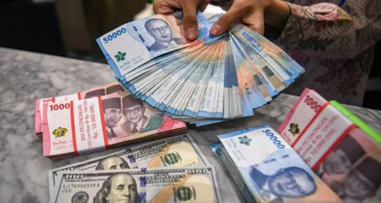 Dolar AS Menguat, Rupiah Melemah: Dampaknya terhadap Masyarakat Indonesia
