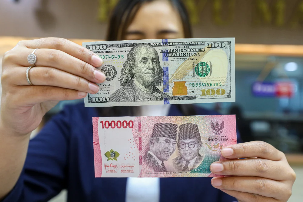 Dolar Singapura Sentuh Rp 14.000, Rupiah Melemah