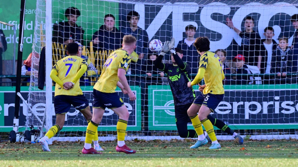 Dorking Wanderers Tumbangkan Maidenhead United 2-0, Siap Sambut Torquay United di Semifinal Play‑off