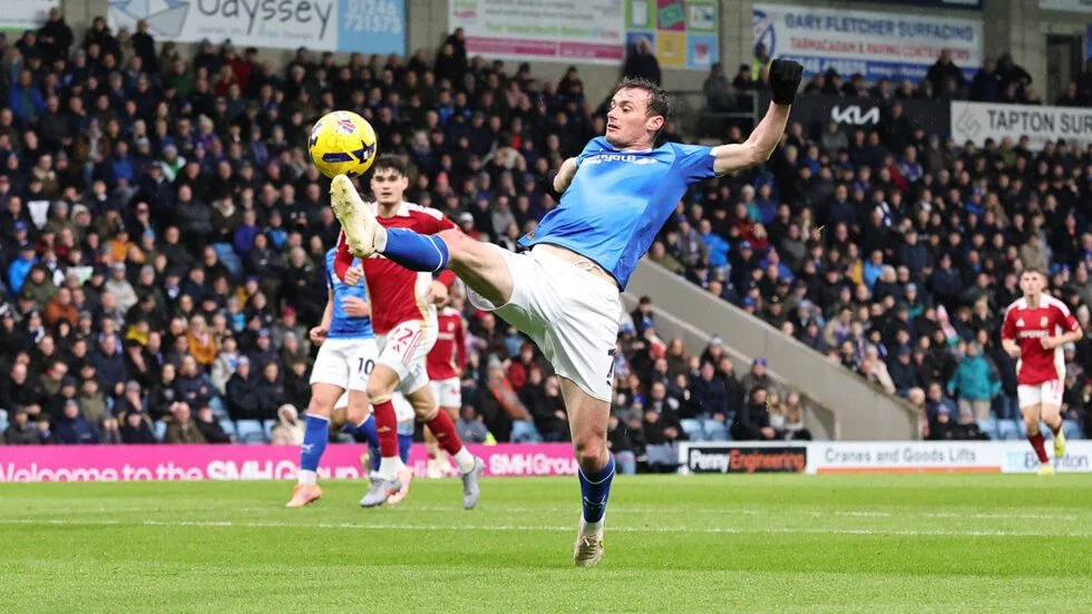 Drama Akhir Musim: Chesterfield FC Siap Guncang Swindon Town di Duel Penentu Playoff