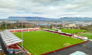 Drama Penalti Kontroversial Bawa Sligo Rovers Tahan Imbang di Showgrounds