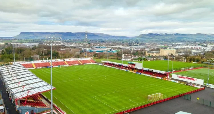 Drama Penalti Kontroversial Bawa Sligo Rovers Tahan Imbang di Showgrounds