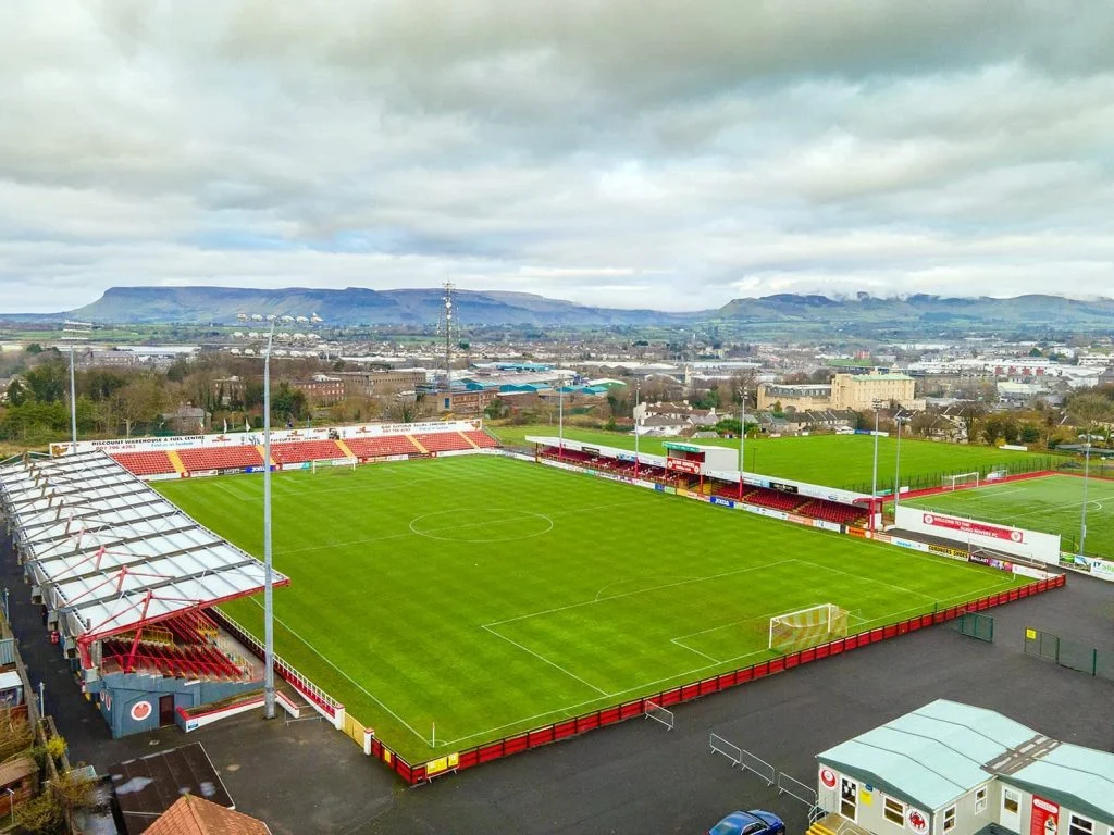 Drama Penalti Kontroversial Bawa Sligo Rovers Tahan Imbang di Showgrounds