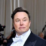 Elon Musk Mengundurkan Diri dari Proyek Energi Surya di Bumi
