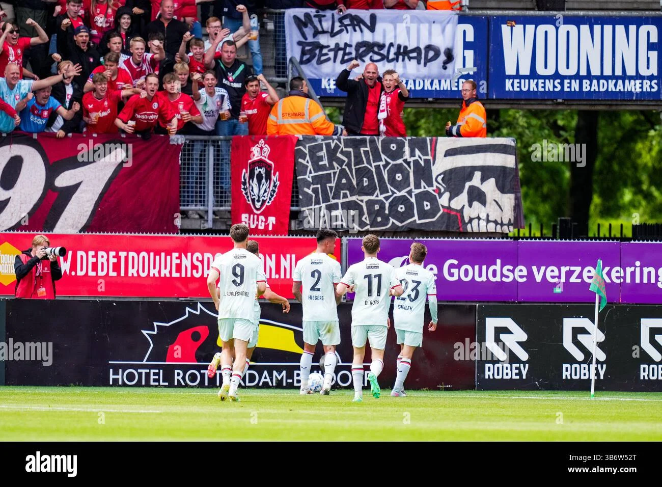 FC Twente Mendominasi Sparta Rotterdam dengan Kemenangan 4-0