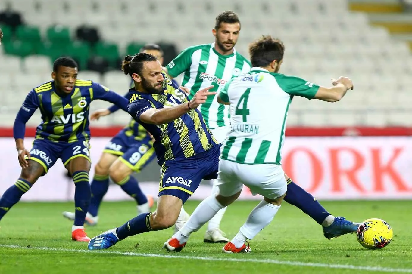 Fenerbahçe Mengalahkan Konyaspor 3-0 di Liga Turki