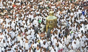 Gelombang Pertama Haji Indonesia Tiba di Makkah, Ribuan Jemaah Sambut dengan Haru dan Syukur