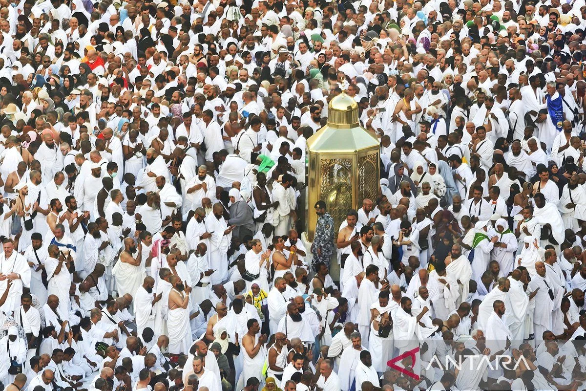 Gelombang Pertama Haji Indonesia Tiba di Makkah, Ribuan Jemaah Sambut dengan Haru dan Syukur