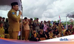 Guru Sikka Berjuang dengan Gaji Rp150 Ribu, 11 Tahun Mengabdi, Jalan 6 Km Setiap Hari