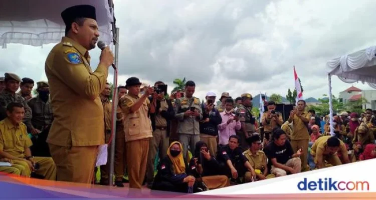 Guru Sikka Berjuang dengan Gaji Rp150 Ribu, 11 Tahun Mengabdi, Jalan 6 Km Setiap Hari