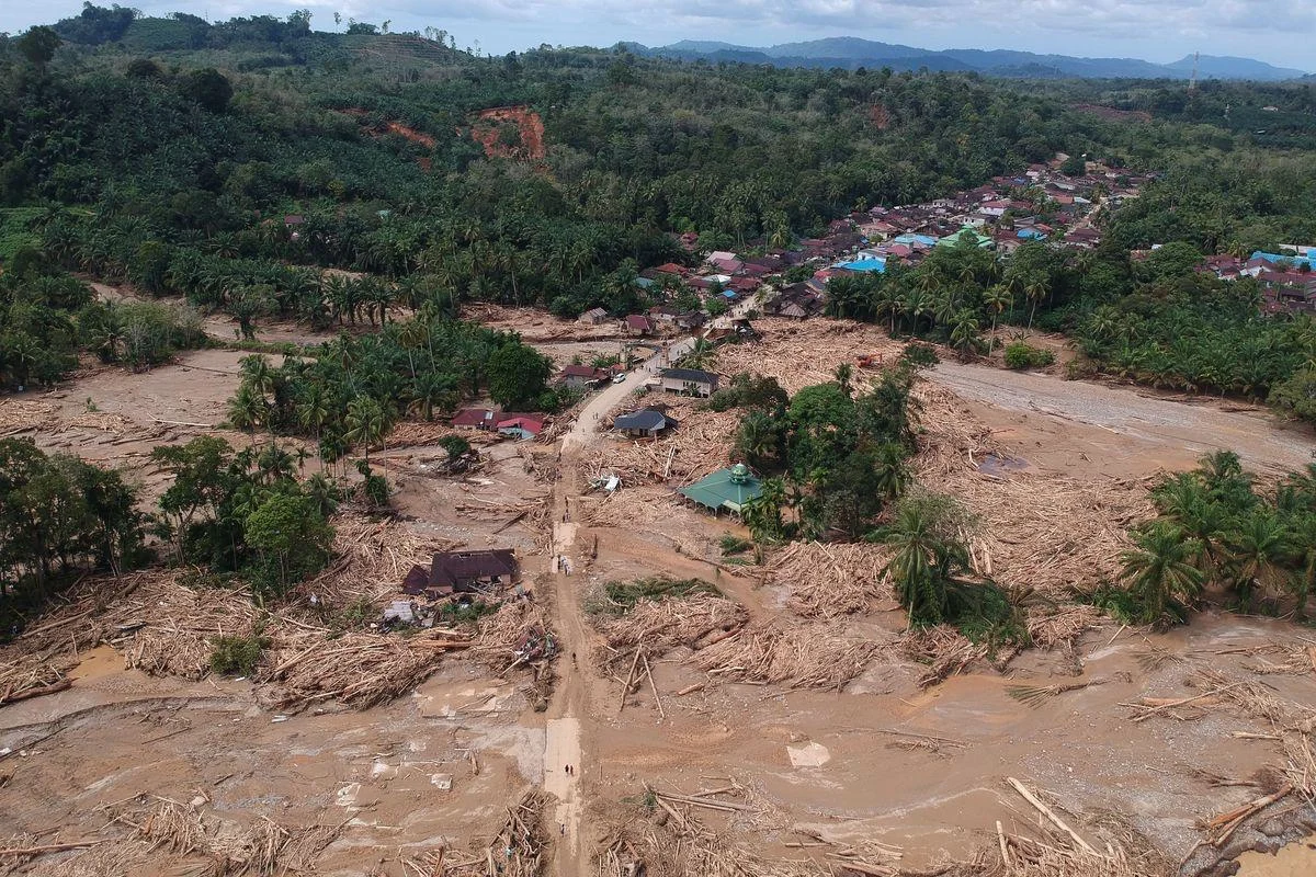 Hujan Deras Melanda Indonesia: Longsor, Banjir, dan Kerusakan