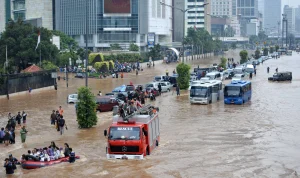 Hujan Deras Mengguyur Jakarta dan Bali, Banjir serta Longsor Mengancam Warga