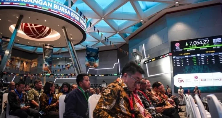 IHSG Menguat ke Level 6.206, Saham-Saham Ini Terbang
