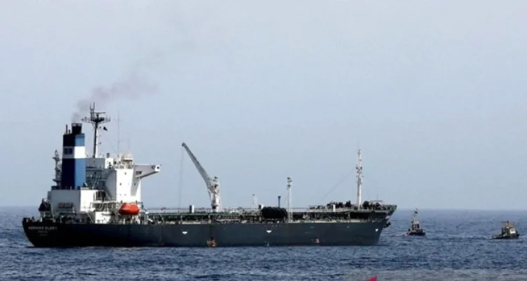Insiden Kapal Tanker: Antara Ledakan dan Evakuasi