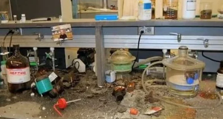 Insiden Kimia di Hotel Manchester: Evakuasi dan Penangkapan