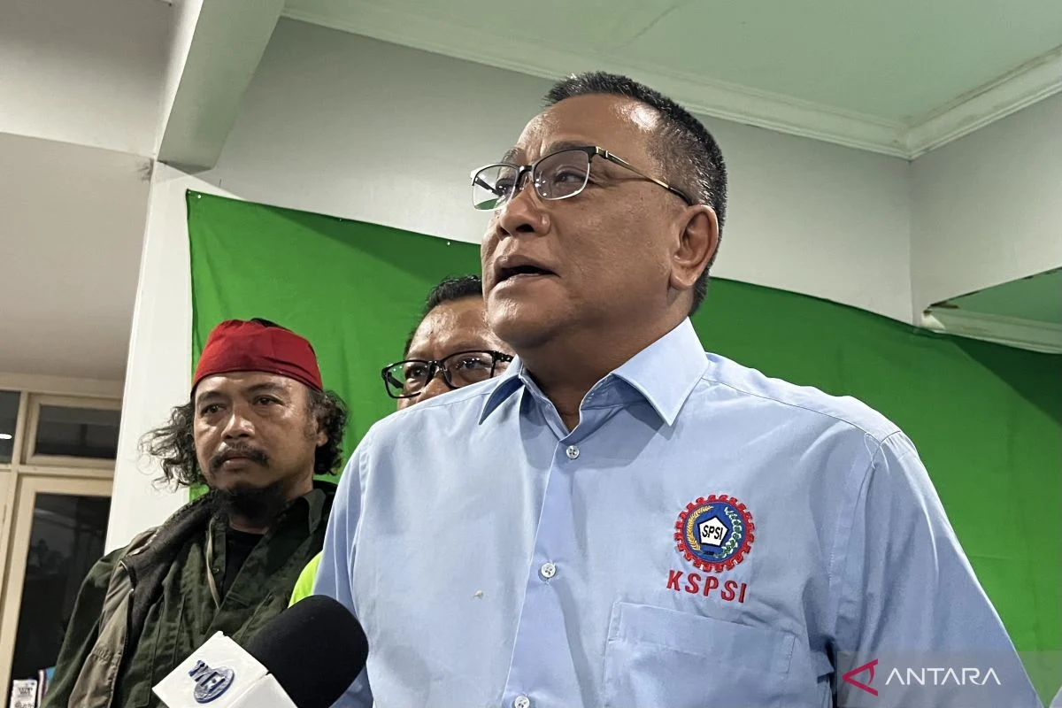 Jumhur Hidayat: Dari Aktivis Buruh ke Meja Menteri Lingkungan Hidup, Rekam Jejak yang Mengguncang Politik Indonesia
