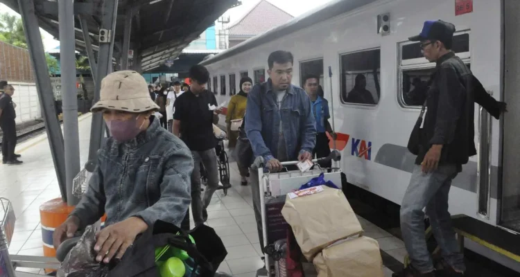 KAI Buka Posko KAI di Stasiun Bekasi Timur, Keluarga Dapat Ambil Barang Korban dan Dapat Dukungan Pendidikan