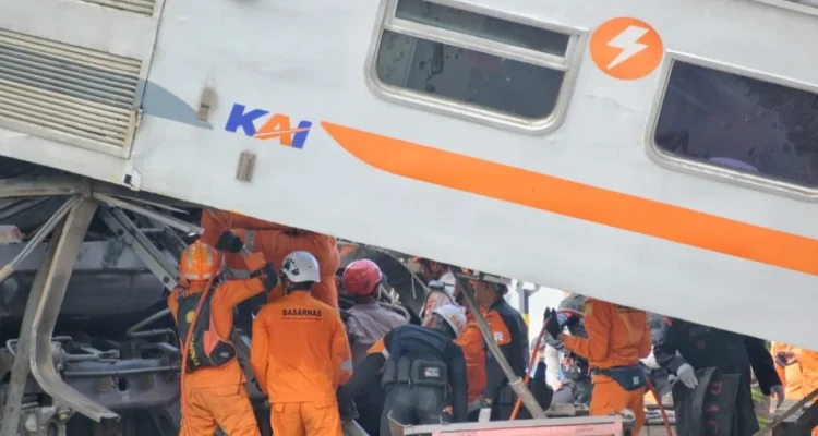 KAI Umumkan 84 Korban Kecelakaan Stasiun Bekasi Timur Pulang, 17 Masih Dirawat Intensif