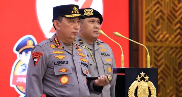 Kapolri Lakukan Mutasi Besar-Besaran, 881 Personel Naik Pangkat