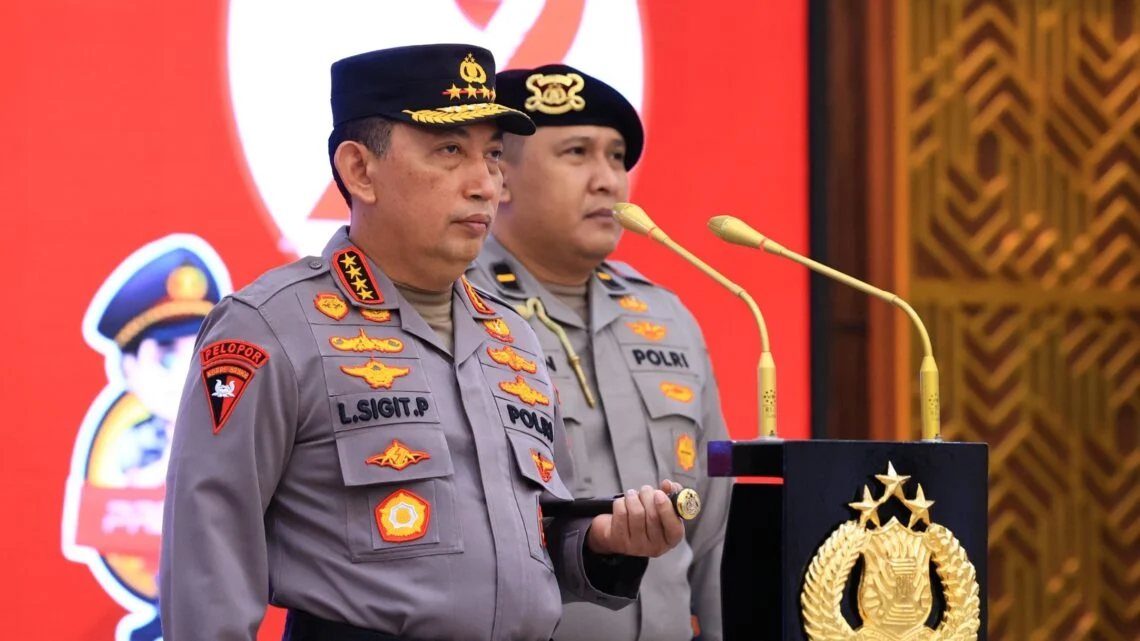 Kapolri Lakukan Mutasi Besar-Besaran, 881 Personel Naik Pangkat