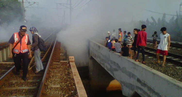Kecelakaan KRL Bekasi: Nuryati Selamat Keluar Namun Tak Terhindar Kematian, Tragedi Mengguncang Kota