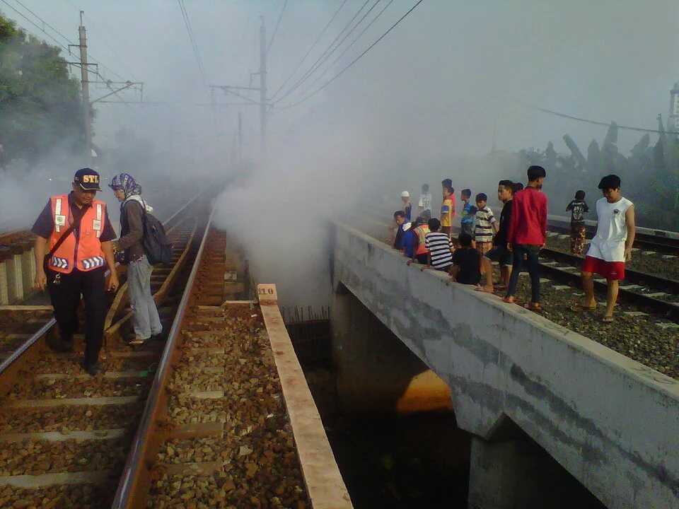 Kecelakaan KRL Bekasi: Nuryati Selamat Keluar Namun Tak Terhindar Kematian, Tragedi Mengguncang Kota