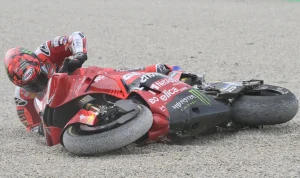 Kecelakaan Mengerikan di MotoGP Catalunya: Johann Zarco Terjepit Motor Pecco Bagnaia