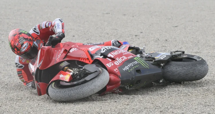 Kecelakaan Mengerikan di MotoGP Catalunya: Johann Zarco Terjepit Motor Pecco Bagnaia
