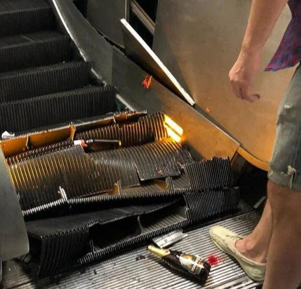 Kejadian Tak Terduga: Escalator di Roma Ambruk, Penggemar CSKA Moscow Terluka