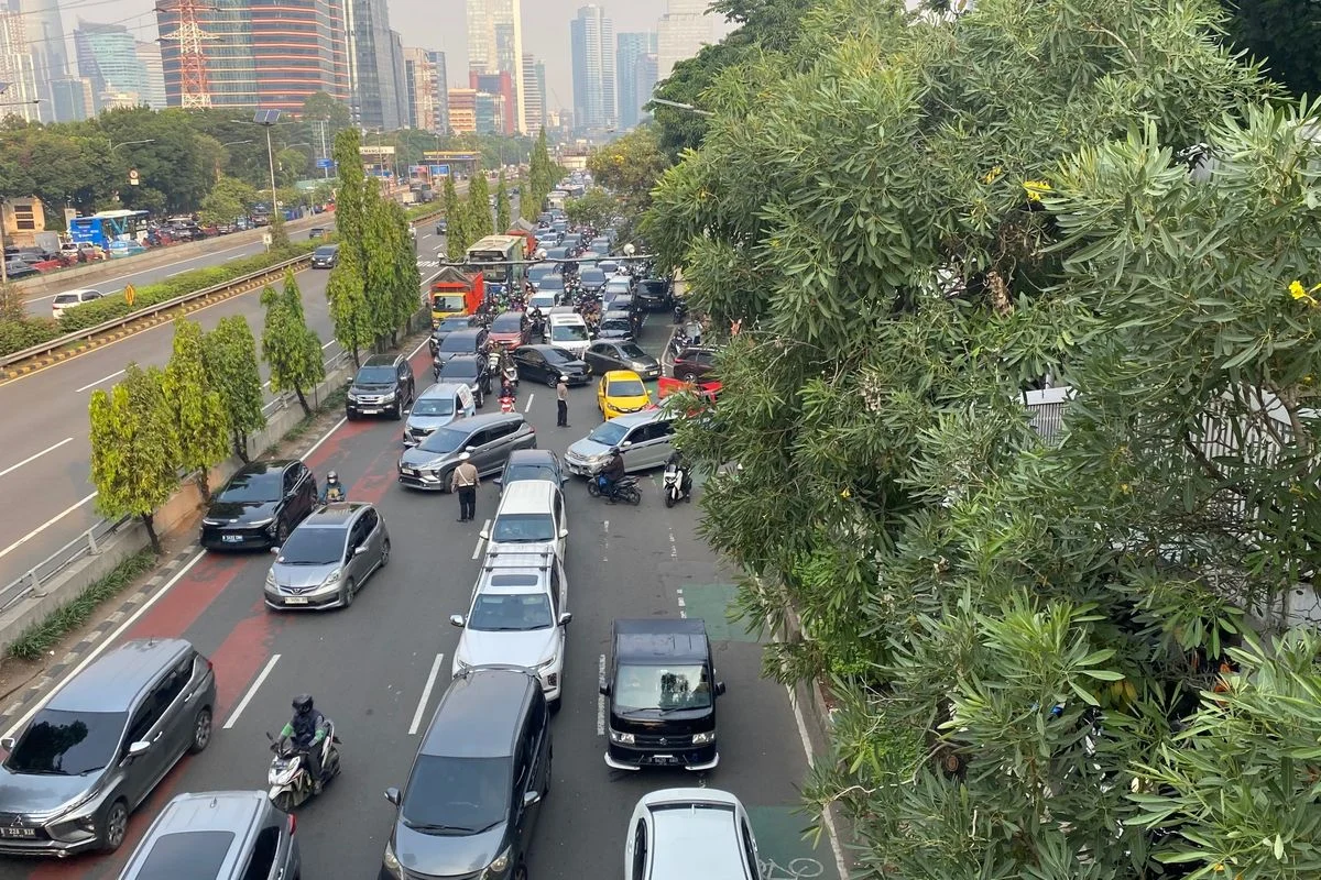 Kemacetan Parah di Jakarta dan Bandung: Dampak Ekonomi, Upaya Pemerintah, dan Solusi Infrastruktur