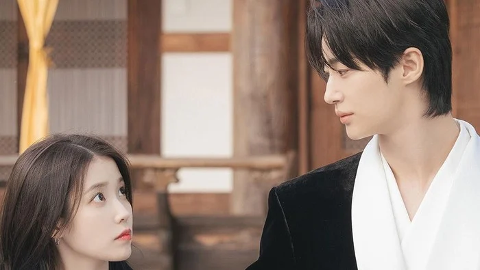 Keromantisan Pernikahan IU dan Byeon Woo Seok di Drama Perfect Crown