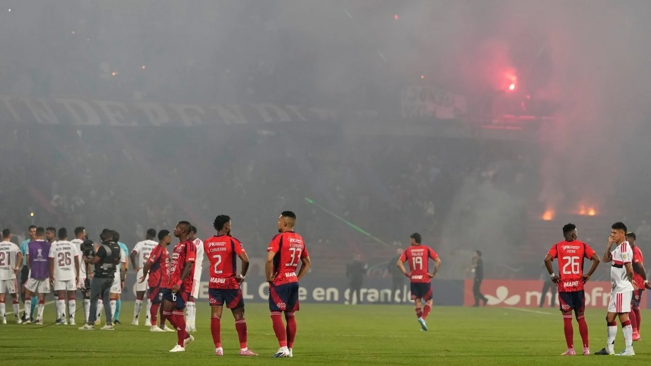 Kerusuhan di Copa Libertadores: Pertandingan Independiente Medellin vs Flamengo Dihentikan