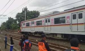 KRL Green Line Tersambar Petir, Penumpang Menumpuk di Tanah Abang hingga Layanan Pulih