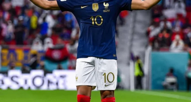Kylian Mbappe: Profil dan Agama Bintang Muda Sepak Bola Prancis