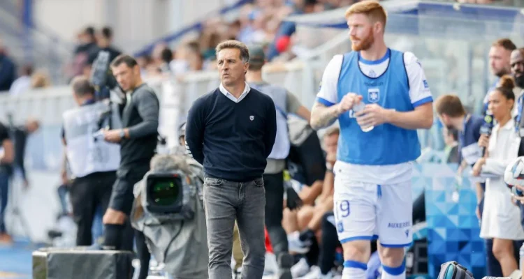 L'AJ Auxerre Pecat Christophe Pélissier Setelah Menyelamatkan Tim dari Degradasi
