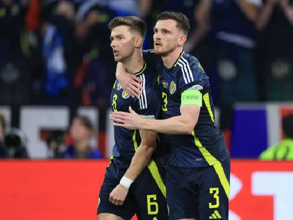 Liga Primer Skotlandia: Andy Robertson dan Kasper Schmeichel Tandai Awal Masa Depan Baru