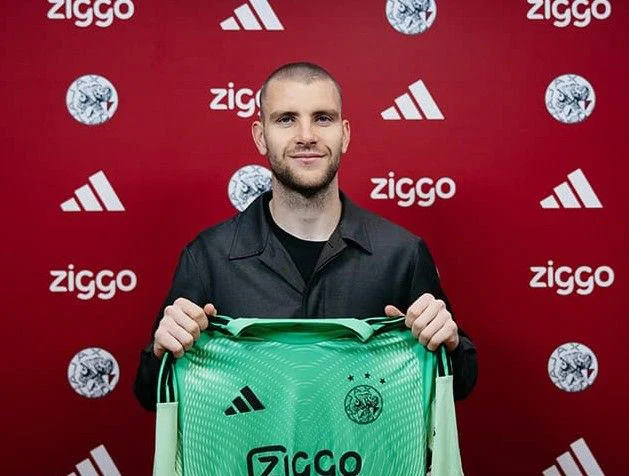 Maarten Paes dan Ajax Amsterdam Kehilangan Peluang ke Liga Champions
