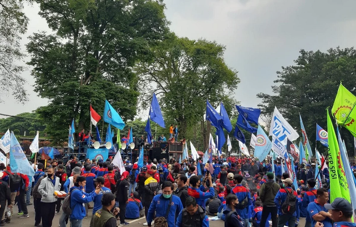 May Day 2026: Gebrak Bawa 10 Tuntutan Buruh & Mahasiswa Guncang DPRD Jabar