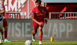 Mees Hilgers Tetap Bersama FC Twente Setelah Perpanjangan Kontrak