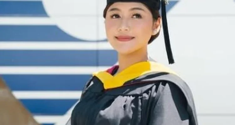 Menantu Joko Widodo Raih Gelar Master di University of Pennsylvania dengan IPK Sempurna
