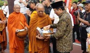 Menteri Agama Nasaruddin Umar: Pindapata Bukan Sekedar Tradisi Keagamaan, Melainkan Pelajaran Hidup