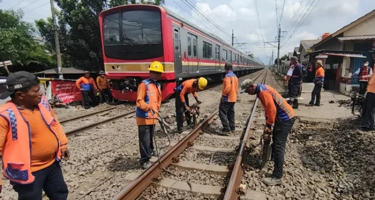 Menyingkap Kecelakaan KRL Bekasi: Penumpang Terlempar, Kegagalan Sistem, dan Kisah Selamat yang Mengguncang