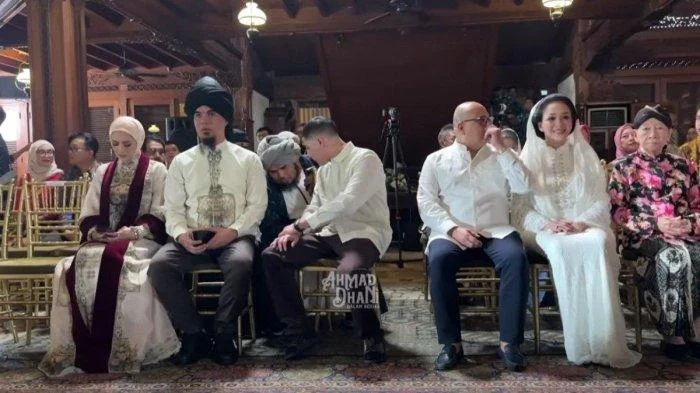 Momen Langka di Resepsi El Rumi: Dhani-Mulan dan Maia-Irwan Berdansa, Konflik Lama Kembali Mencuat