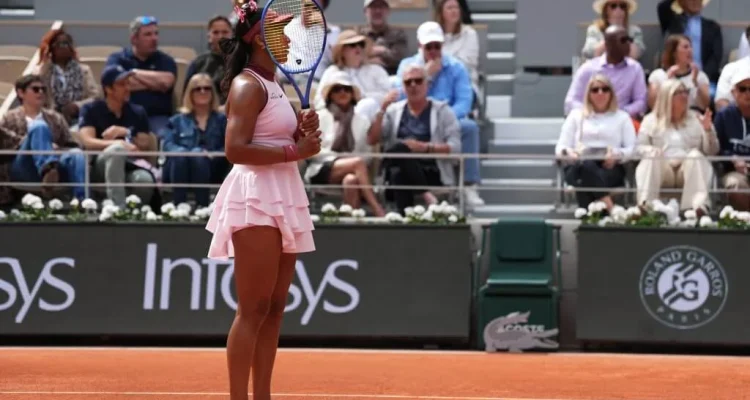 Naomi Osaka Membuat Heboh di French Open 2026 dengan Gaun Berlapis yang Mewah