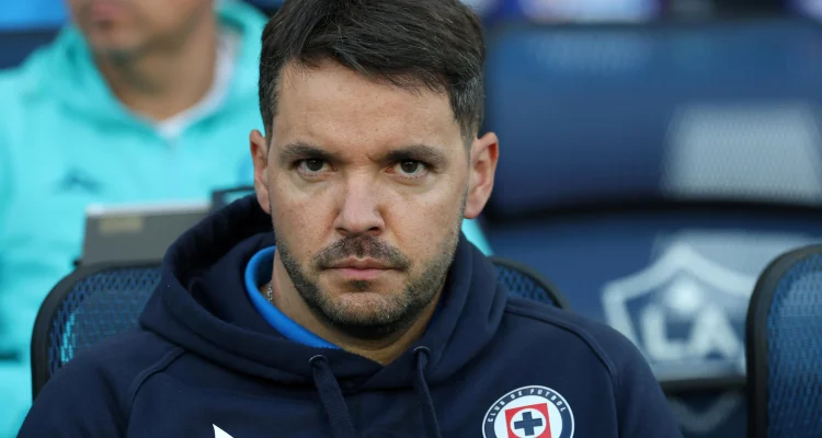 Nicolás Larcamón Tinggalkan Cruz Azul, Apakah Ini Awal dari Kembalinya ke Spanyol?