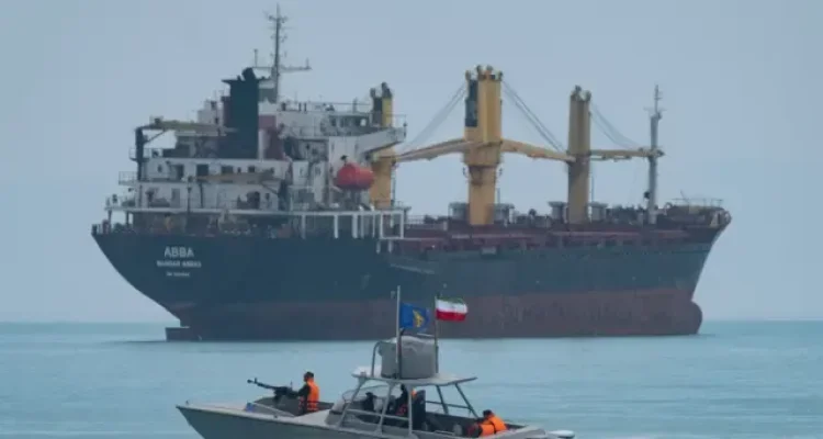 Operasi 'Project Freedom' AS Mulai di Selat Hormuz: Klaim Tenggelamkan 6 Kapal Cepat Iran Diperdebatkan