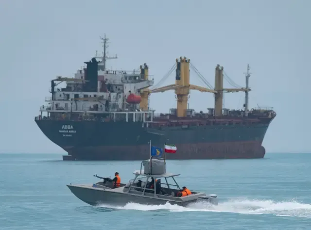 Operasi 'Project Freedom' AS Mulai di Selat Hormuz: Klaim Tenggelamkan 6 Kapal Cepat Iran Diperdebatkan